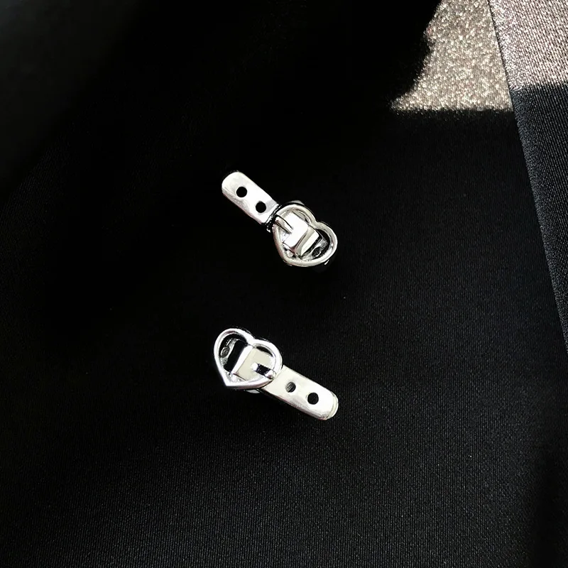 Silver-plated 925 ear clips with hearts for women, high-end style, suitable for students with no ear piercings, ear barb clamps
