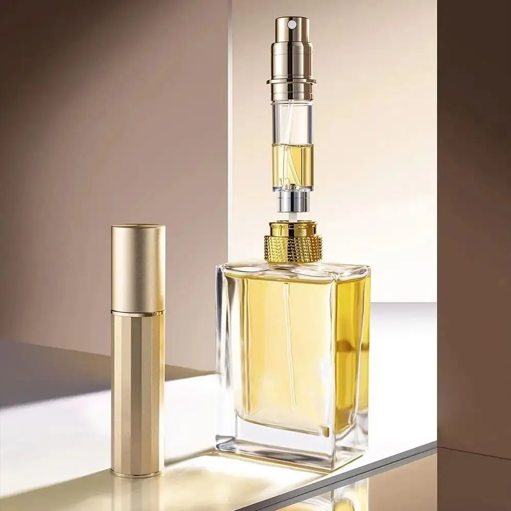 Szczelny, oddzielny pojemnik na kosmetyki w płynie z możliwością napełniania od dołu, metalowa pokrywa, przenośny dozownik w sprayu.