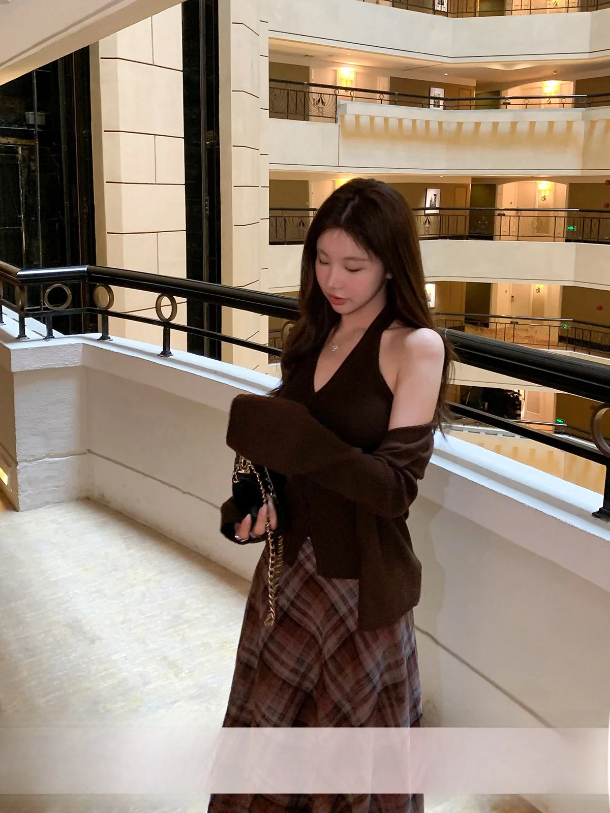 

YOLI Осенний коричневый вязаный свитер для женщин, зимний, с круглым вырезом, приталенный, универсальный, для повседневной носки, из полиэфирного волокна, с длинными рукавами