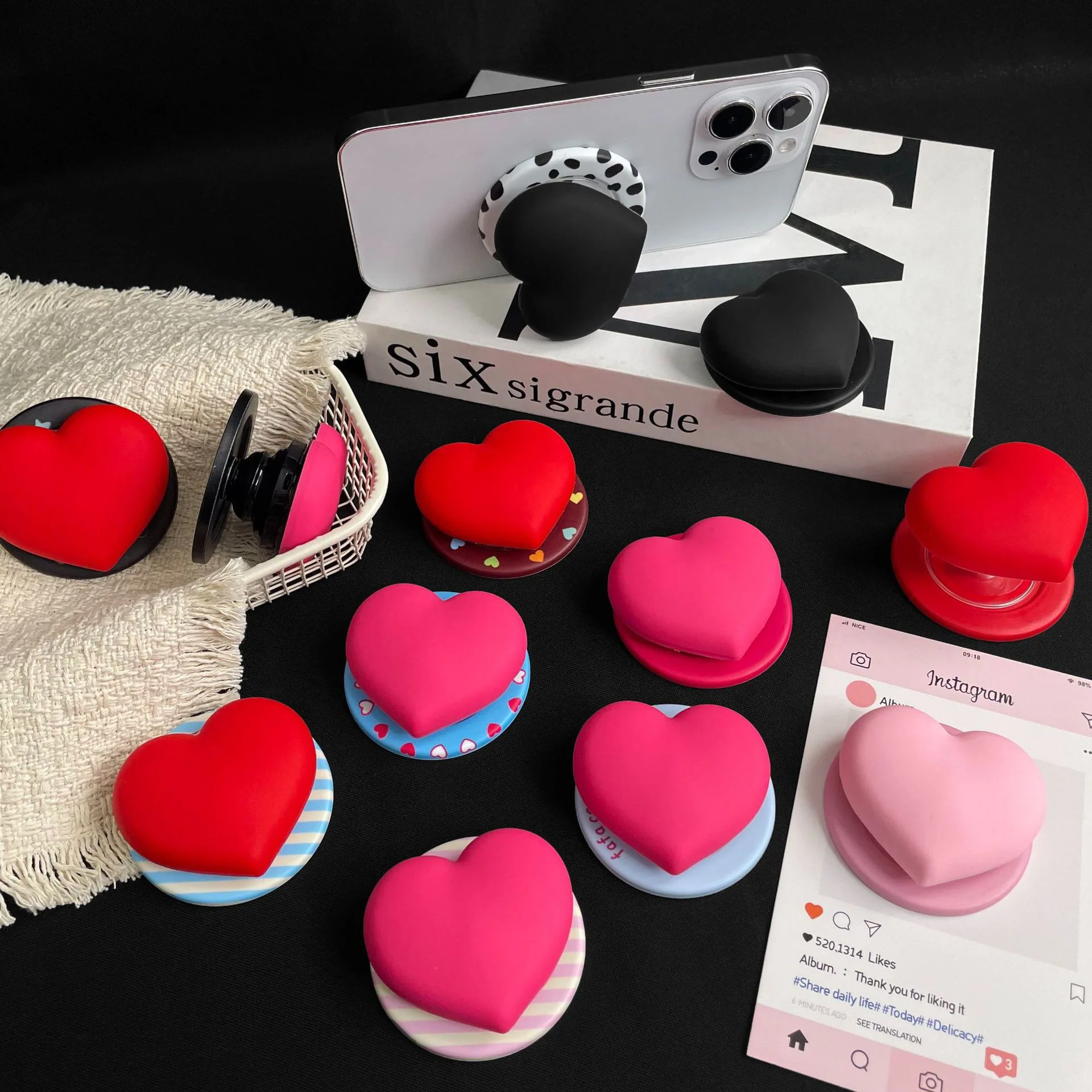 

Popular Pink Heart-shaped Niche Three-dimensional Design Magnetic Phone Holder, A Must-have for Binge-watching TV Shows