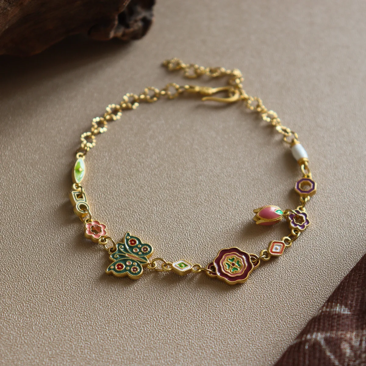 Gold Color Geometri…