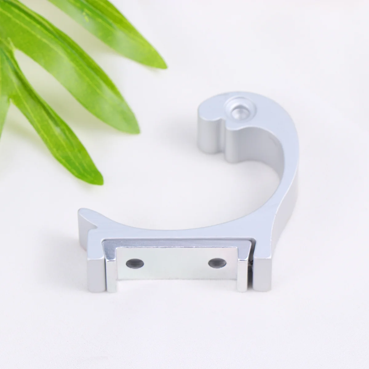 

2Pcs Colorful Clothes Hooks Dolphin Design Creative Hangers for Kitchen Bedroom Bathroom Towels Coats Hats Storage