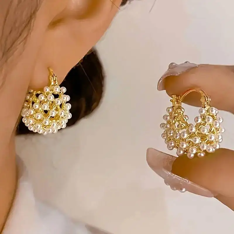 Huitan Elegantes Taschen-Design Damen-Creolen mit Imitationsperlen Ästhetischer Schmuck für Hochzeit und Verlobung Hohldesign Modeschmuck