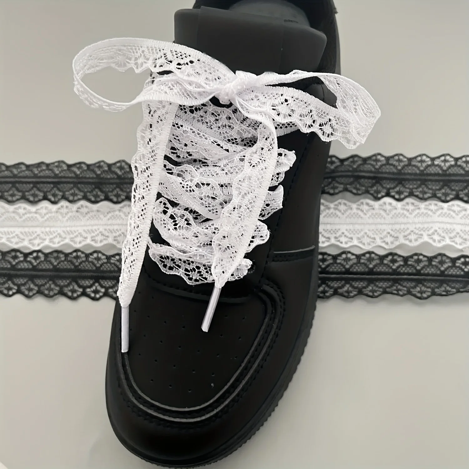 1set Lace Shoelaces - Black And White Two-color Lace Shoelaces - For Sneakers & Sports Shoes - Suitable for Everyday Wear