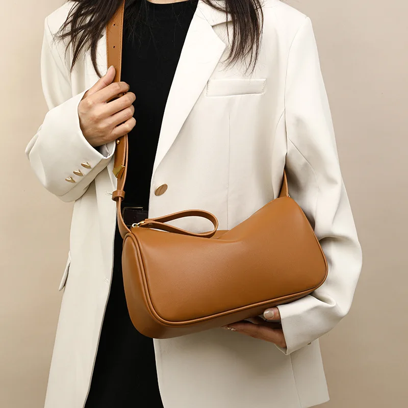 Fashionable and trendy solid-color handbag, simple and new small square bag, stylish and high-quality single-shoulder armpit bag