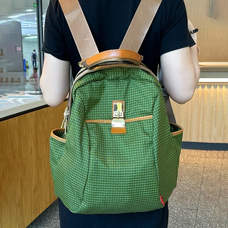 حقيبة ظهر كاجوال للسيدات خفيفة الوزن للسفر من قماش أكسفورد حقيبة مدرسية للنساء حقيبة ظهر جانبية حقيبة أصلية بسيطة