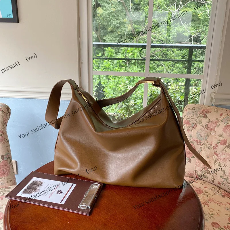 Korean version of daily bag soft collapse minimalist style shoulder large capacity