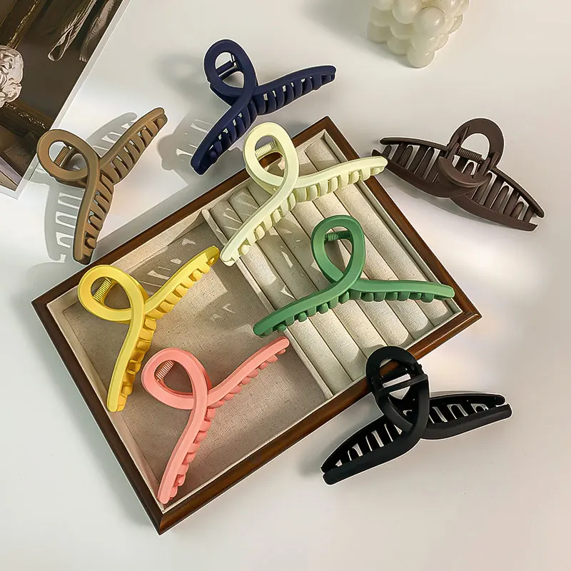

Solid Color Geometric Women's Hair Clip Korean Fashion Shark Clip Vacation Gift Daily Casual Hair Grab Women's Hair Accessories