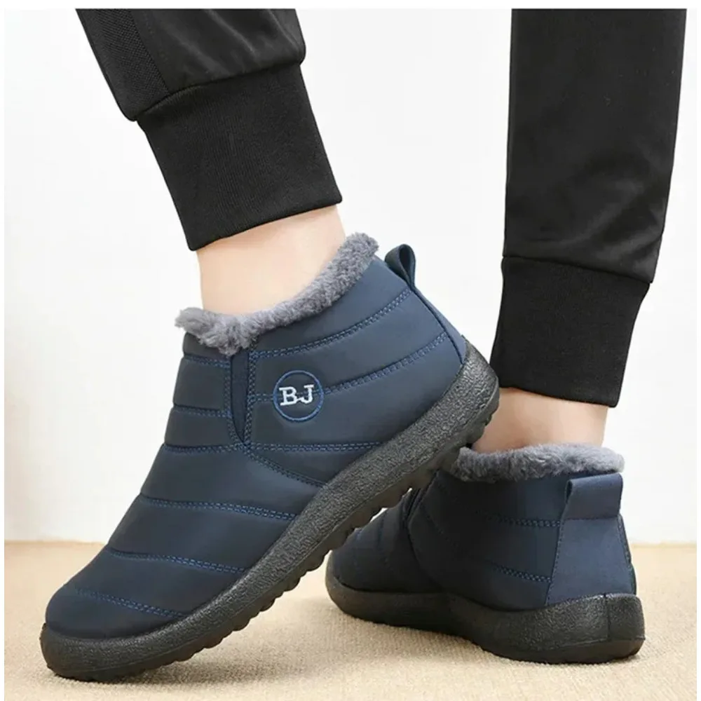 

Мужские непромокаемые зимние ботинки. Плюшевые зимние ботинки. Мягкие и плюшевые ботильоны для среднего и пожилого возраста. Теплая хлопковая обувь на толстой подошве.