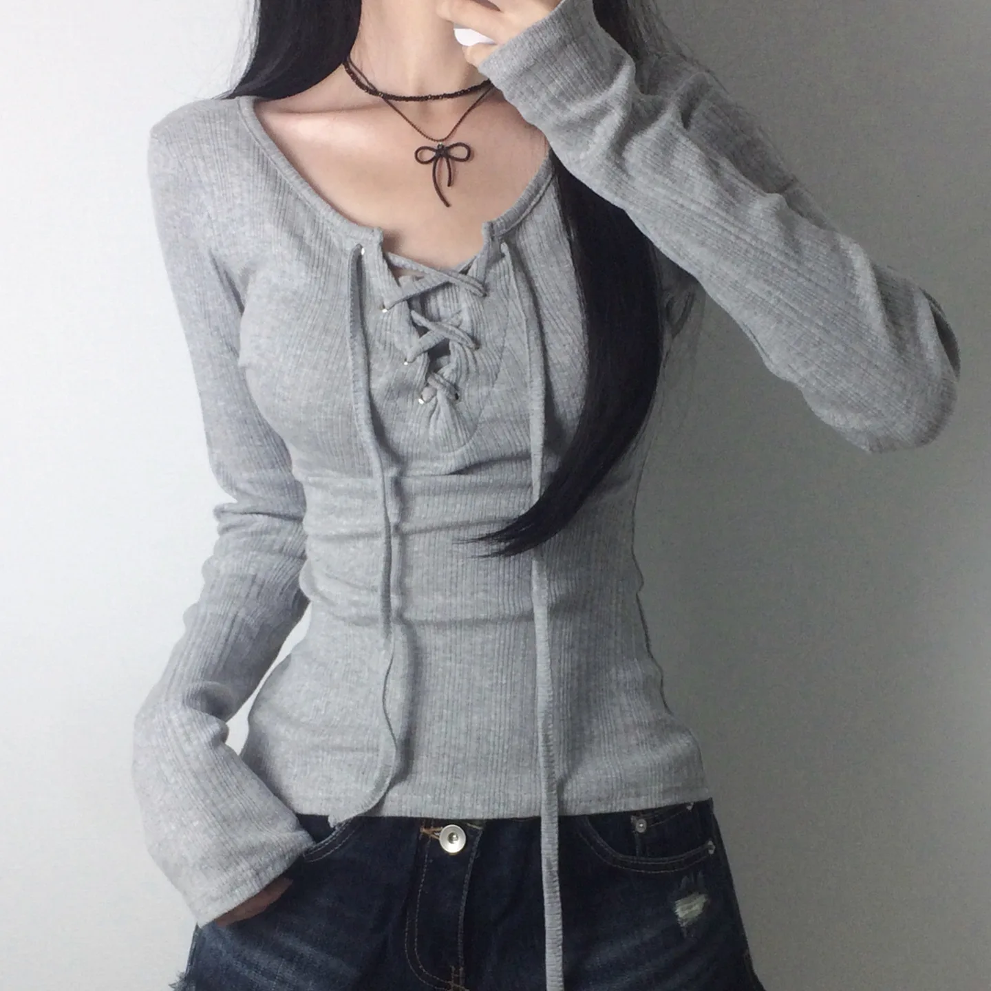 Koreanisches Pure Desire Style T-Shirt mit Riemen- und Seildesign, langärmlig, schlicht und vielseitig, Basic-Oberteil mit Eleganz.