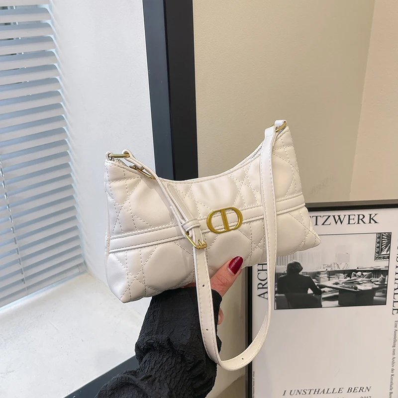 2025年新版 エレガントなトップハンドルバッグ チェーンディテール付き プレミアムスムースレザー デイトゥナイト 多用途 キャリーエッセンシャル