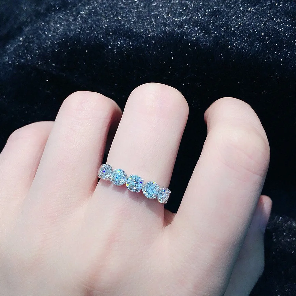 Women's Single Row Lab Moissanite Ring, Elegant Design