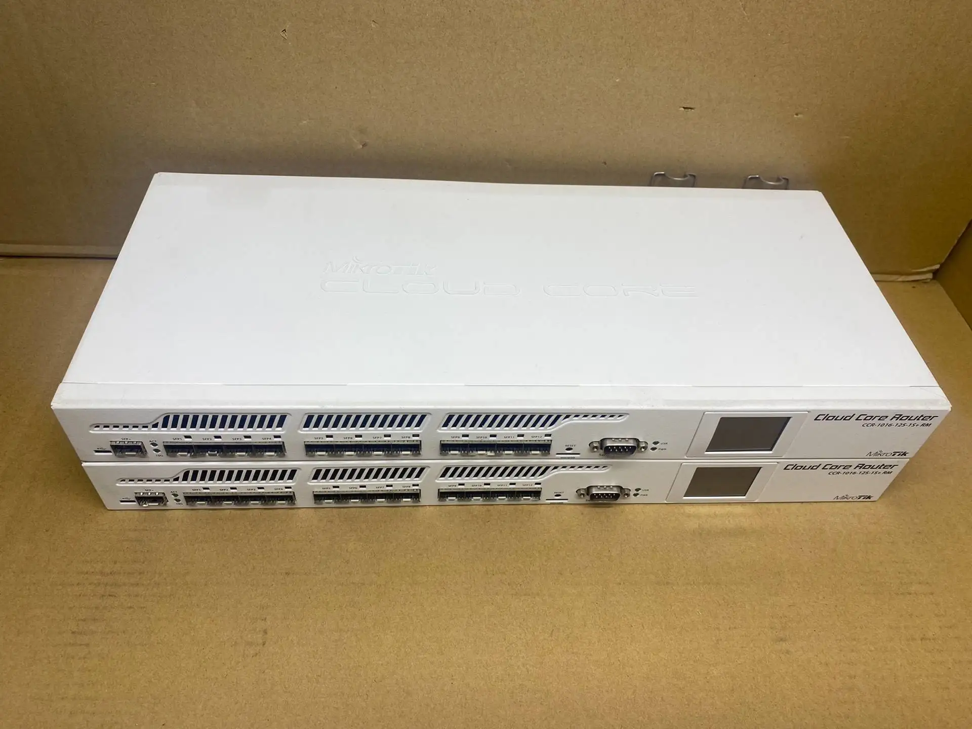 Mikrotik CCR1016-12G benar-benar baru Router tingkat industri dengan CPU 16 Inti mutakhir