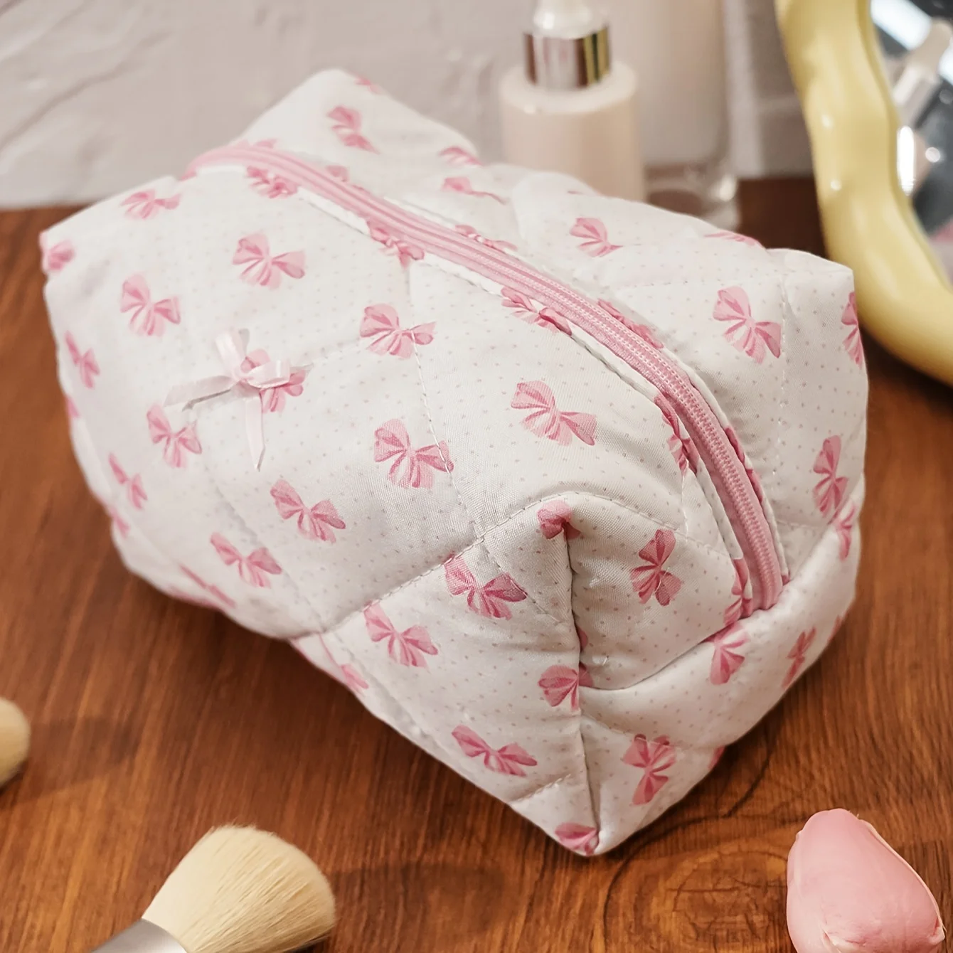 Quilted Makeup Bag Floral Large Cute Cosmetic Bag  Coquette Travel Makeup Pouch Aesthetic Portable Zipper Toiletry Storage Bag