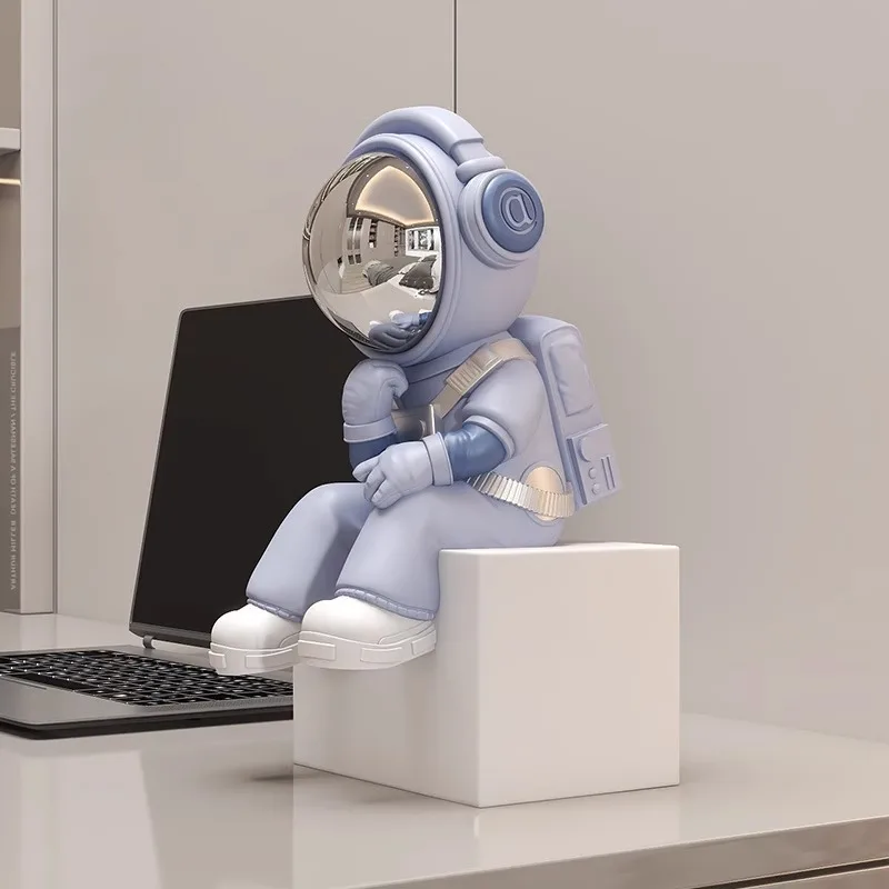 

Ornament, Miniature Statue, Astronaut Sculpture, Living Room Aesthetic Statue,Creative Interior Art Statue, Desk,Home Decoration