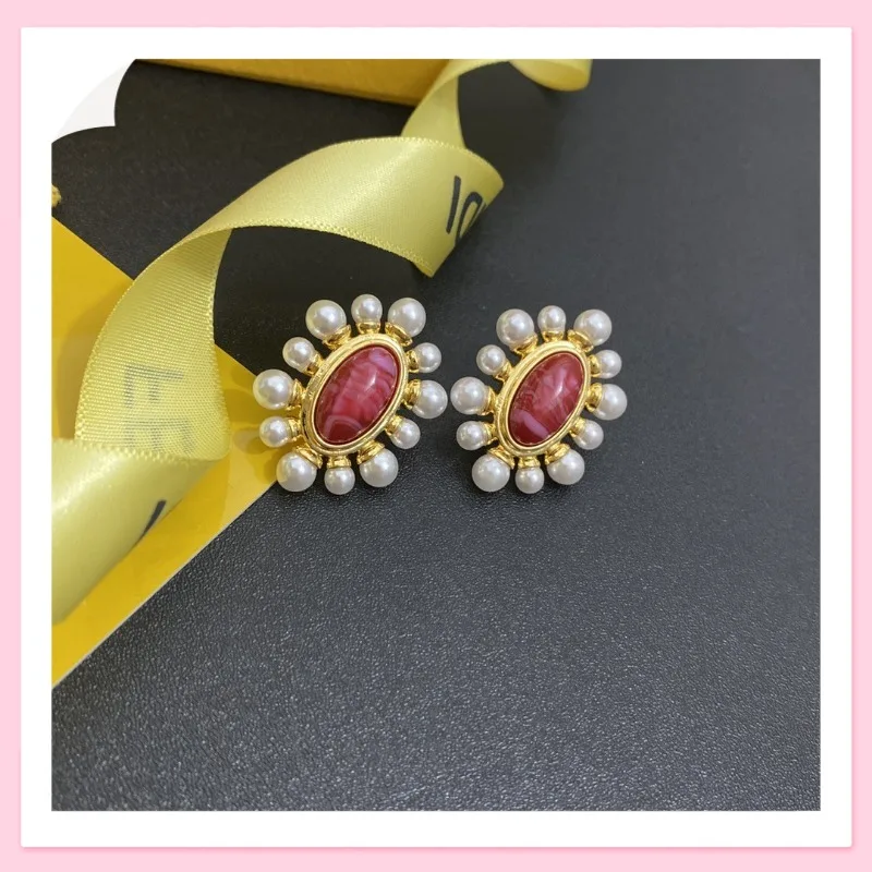 

Красные жемчужные серьги-гвоздики в стиле французского двора, нишевые серьги в средневековом стиле, ретро-серьги в стиле знаменитостей, придающие элегантность