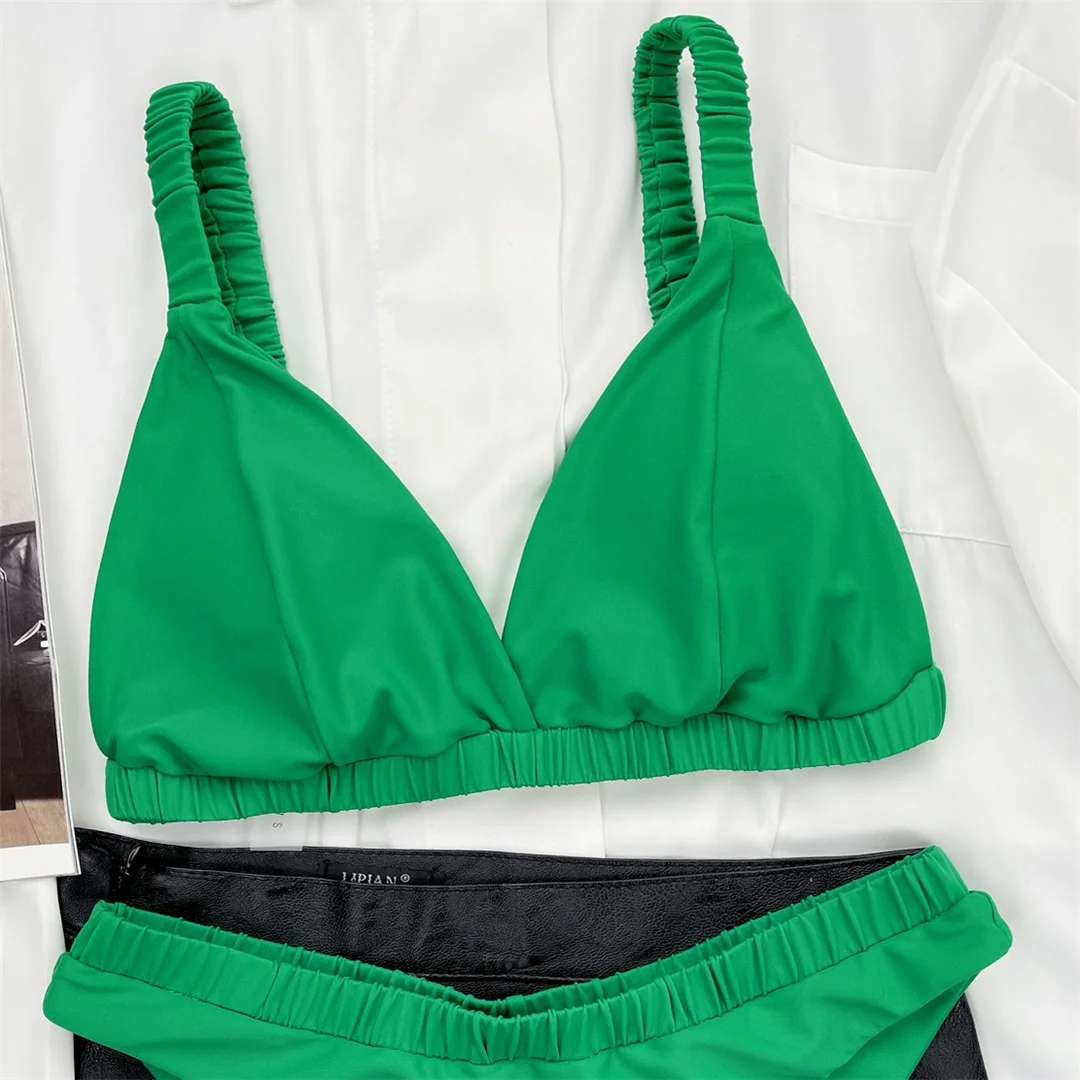Neuer, geraffter, gepolsterter Bikini mit mittelhohem Bund, Damen-Badeanzug, zweiteiliges Bikini-Set, Badebekleidung, Badeanzug für Damen, Modell V3733. – Detail 11