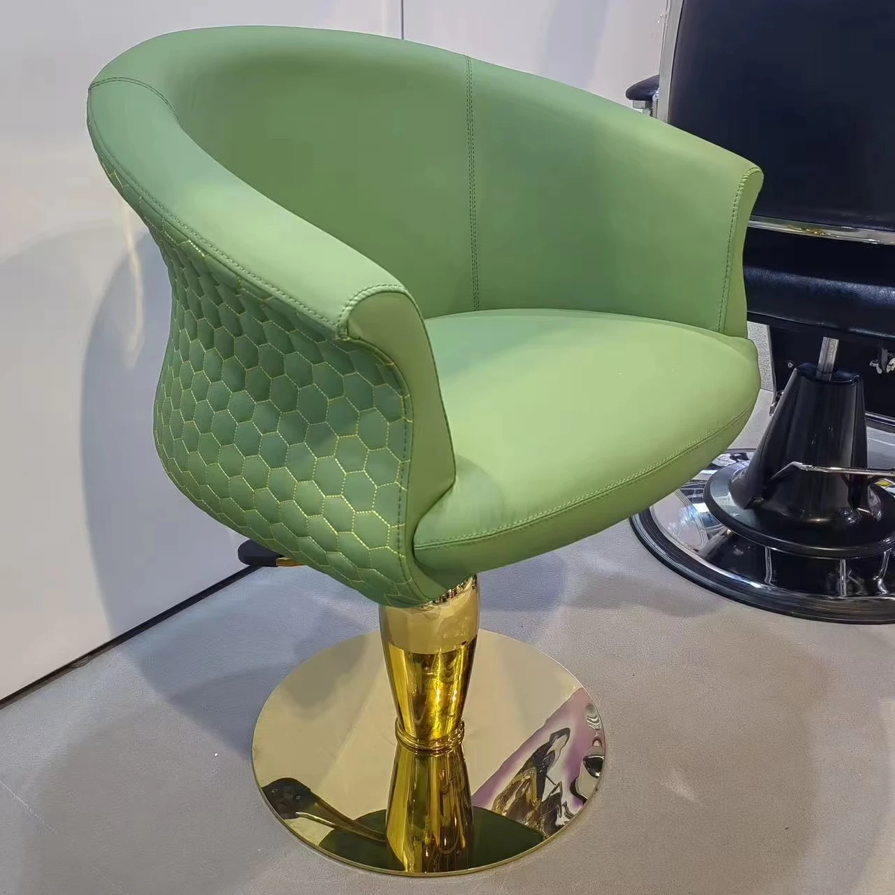 New Design Popular Adjustable Salon Furniture Durable Barber Shop Hairdressing Chair For Haircut Perming Dyeing
