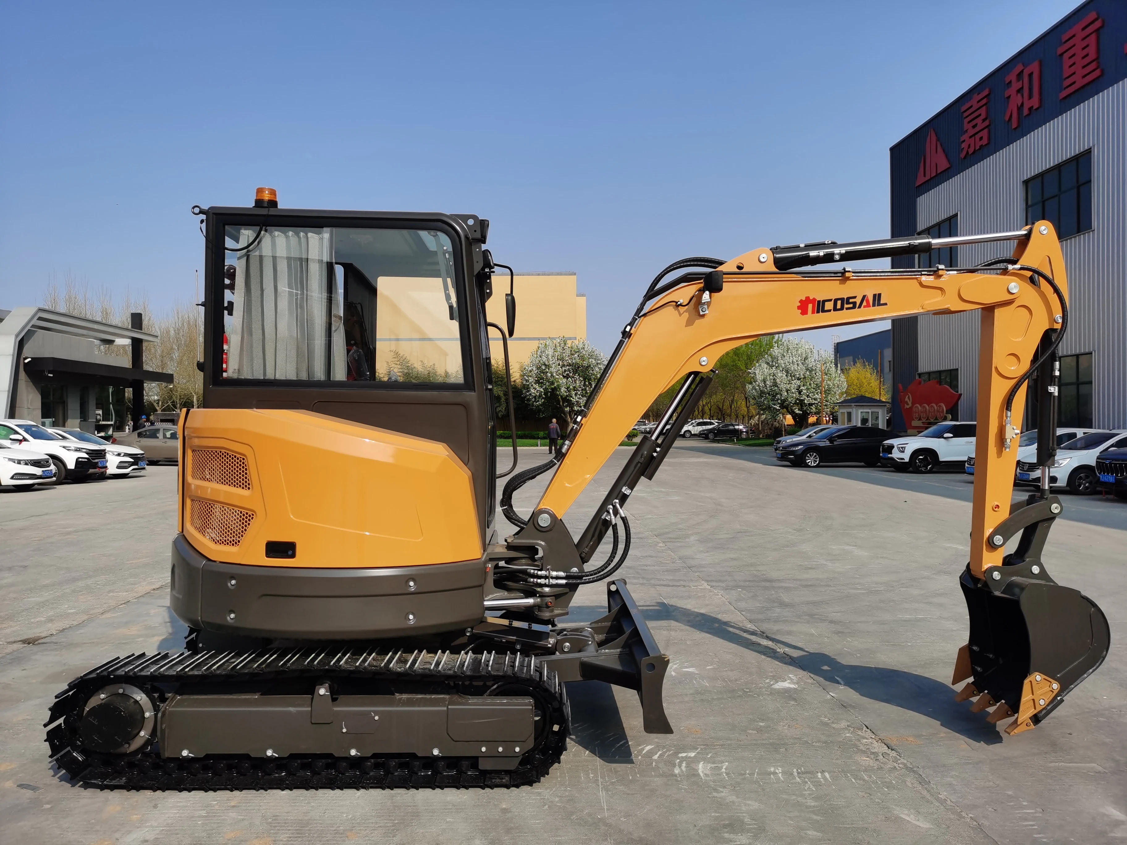 Versatile 40U Hydraulic Mini Digger 4 Ton Crawler Excavator for Digging Loading and Site Preparation