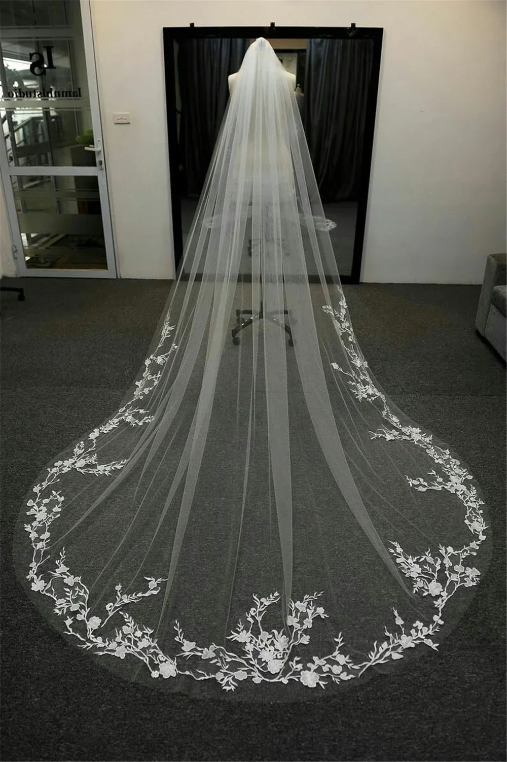 2024 Long Bridal Veil Lace Trim Floral Appliques Leaf Edge Elegant Wedding Veil White Ivory Soft Cathedral veil Hair Accessories