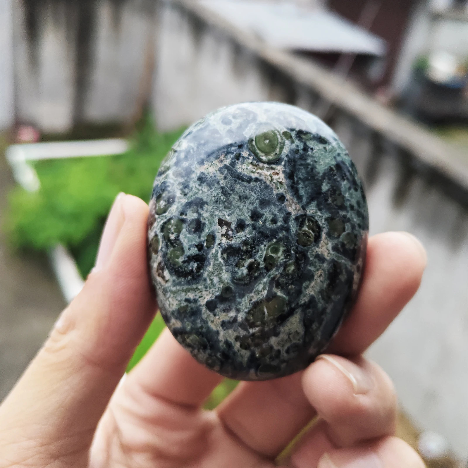 1 قطعة/50-150 جرام حجر عين الطاووس الطبيعي البيضاوي اللعب قطعة البيضاوي الإبهام حجر القلق لتخفيف القلق ، شفاء كريستال شقرا #4