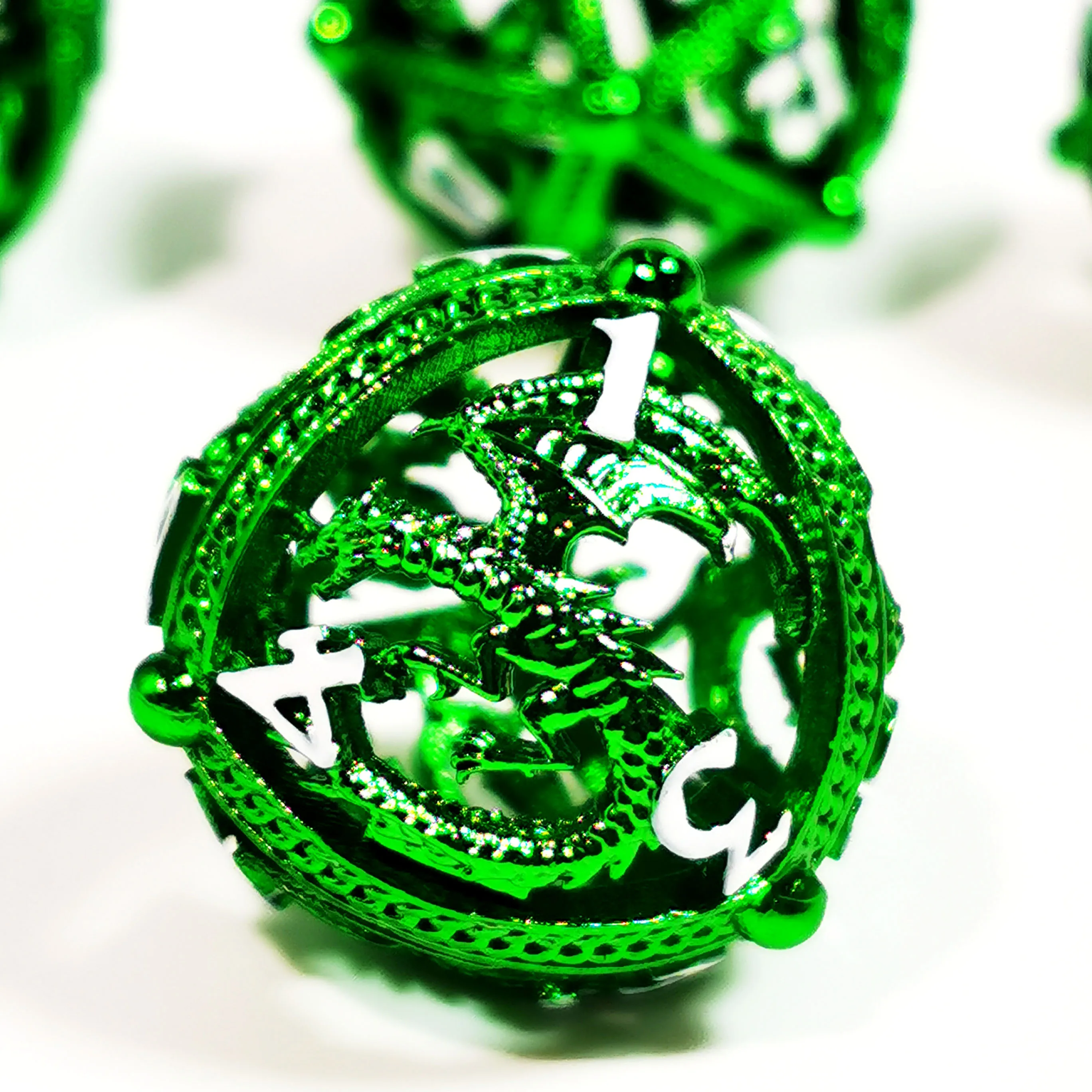 "Set di dadi DnD in lega di zinco Sharp Edge - Dadi poliedrici verdi cavi in metallo da 7 pezzi per Dungeons & Dragons, giochi di ruolo"