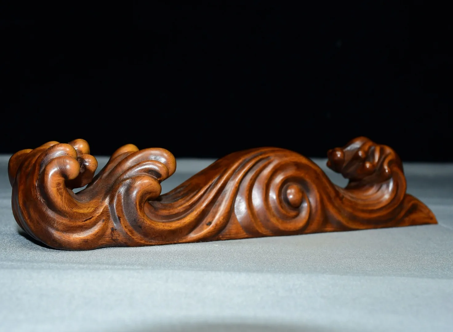 High-quality small-leaved juniper wood pen holder decorative piece for tabletop decoration
