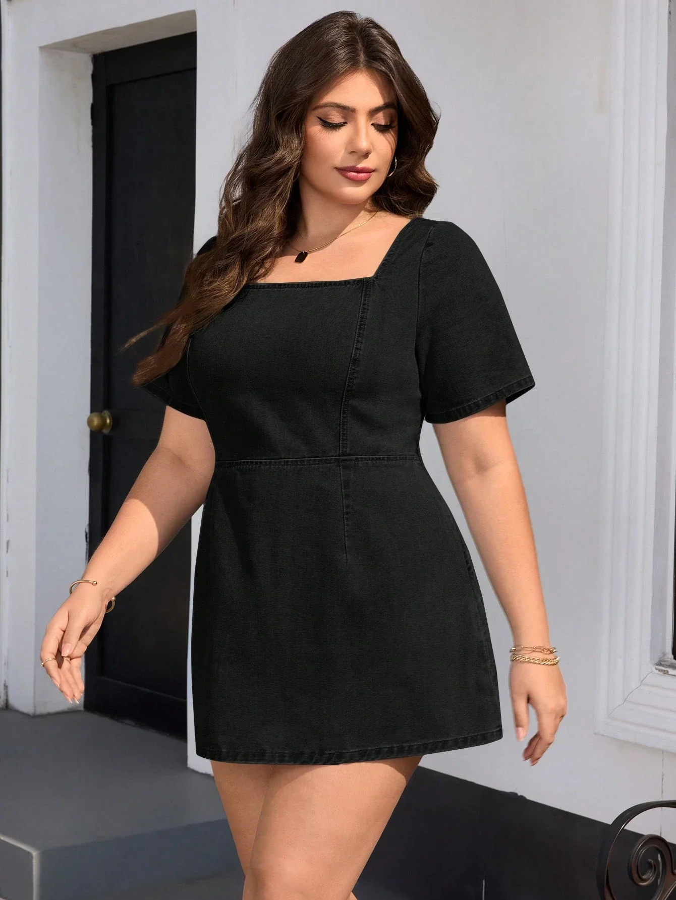 

Джинсовое мини-платье больших размеров с коротким рукавом и квадратным вырезом, однотонное, для лета