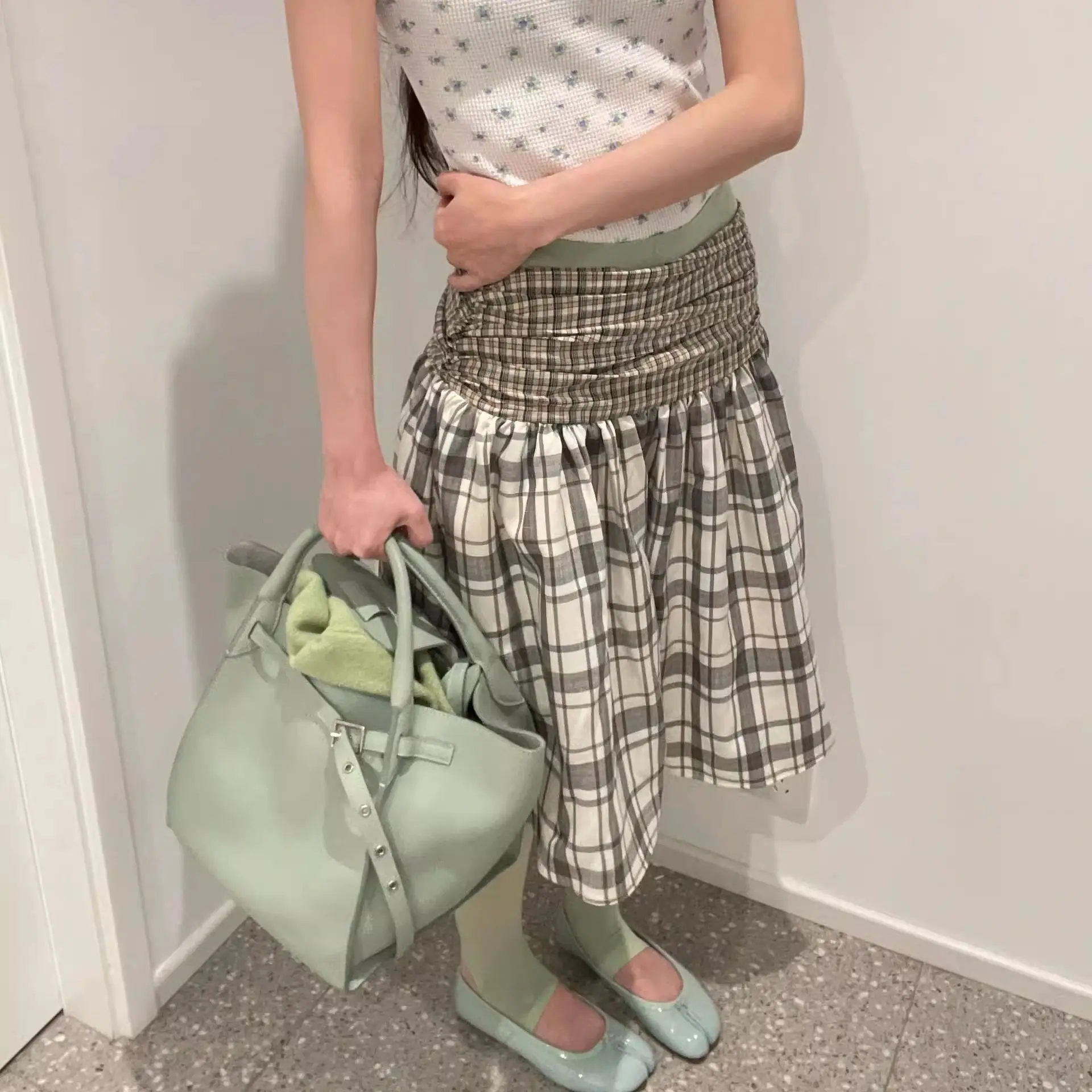 

Korean Version of Fashionable Retro Plaid Splicing Wrinkled Puffy Skirt Women's Summer New