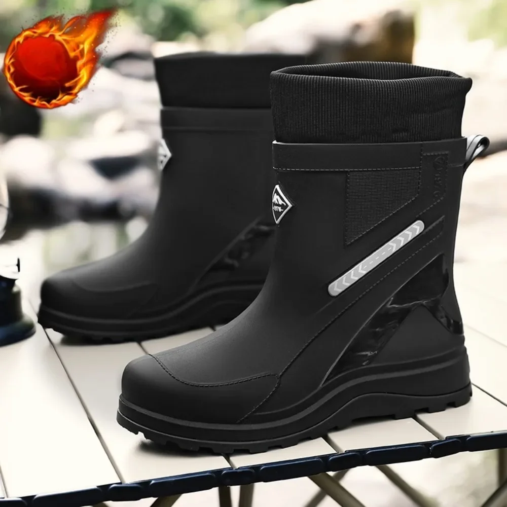 Botas de lluvia de invierno para exteriores, zapatos de goma cálidos de terciopelo antideslizantes especiales para exteriores de tubo medio para hombre, Botas de lluvia para pescar para hombre