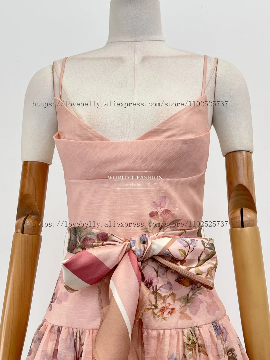 เดรสยาวปานกลางลายดอกไม้สีชมพูพิมพ์ลายนก แขนกุด เปิดหลัง ดีไซน์ใหม่ ปี 2026 สำหรับผู้หญิง