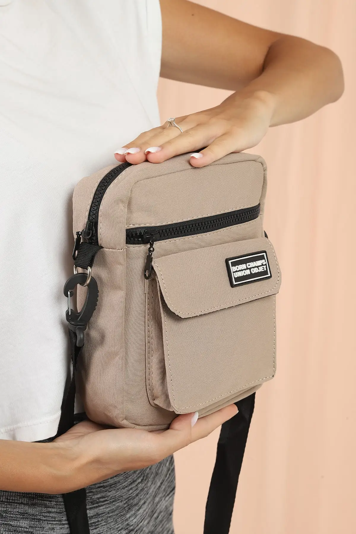 Tas Bahu U2 Beige Union Odjet Print (Ukuran: 22 Top: 17 Lebar: 7 Cm) Kualitas Tren Fashion Musim 2022 Tas Wanita