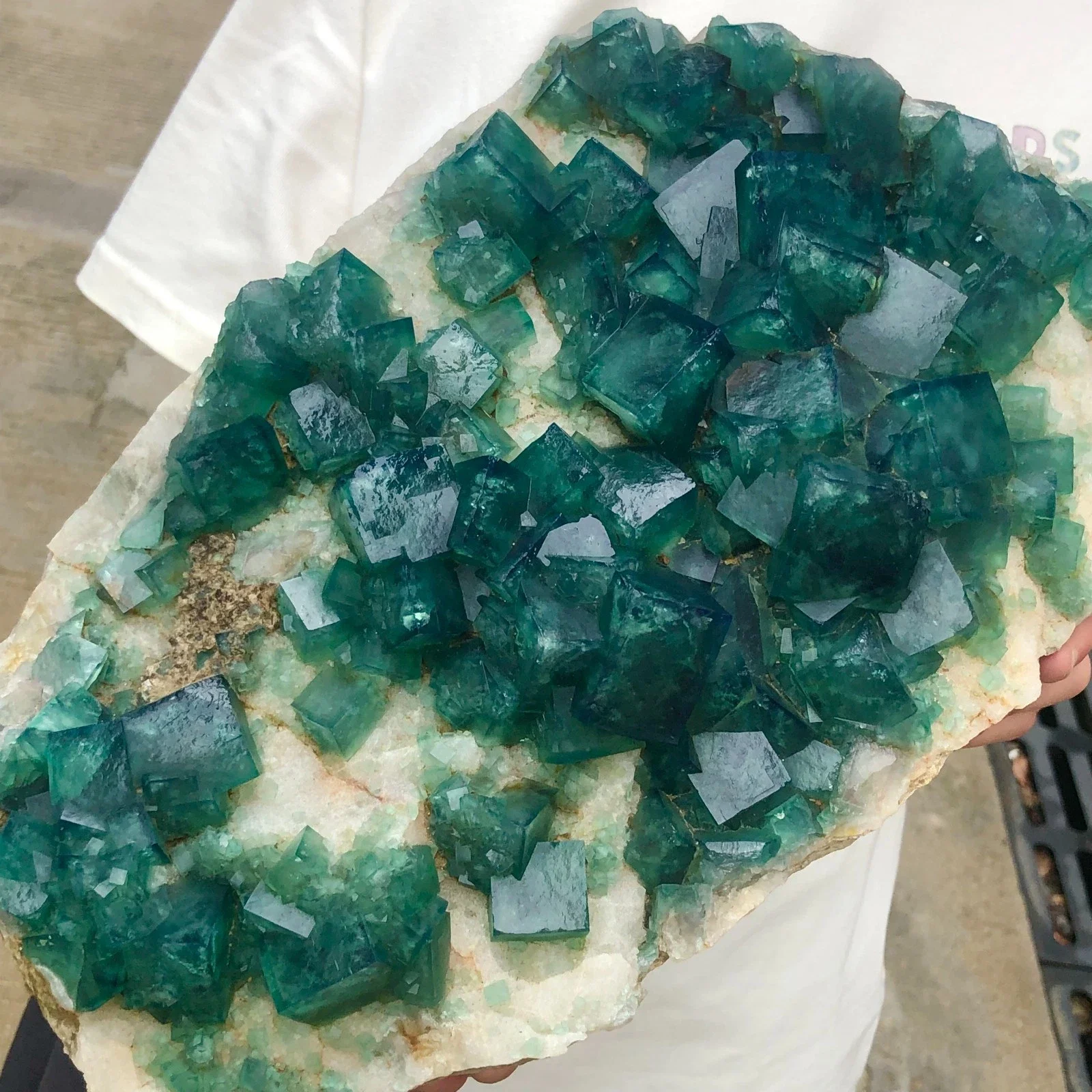 

Natural green fluorite crystal clusters, energy gemstones, spiritual healing, home decoration, demagnetization divination, medit