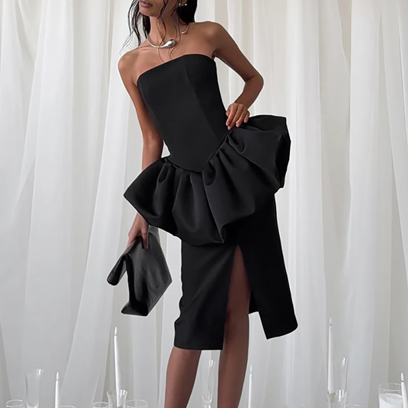 ชุดเซ็ตสองชิ้น เสื้อเกาะอกเซ็กซี่และกระโปรงผ่าข้าง แฟชั่นใหม่ปี 2026 ชุดออกงานเข้ารูปโชว์ไหล่ สีดำ เปิดหลัง เหมาะสำหรับใส่ไปเที่ยวทะเล