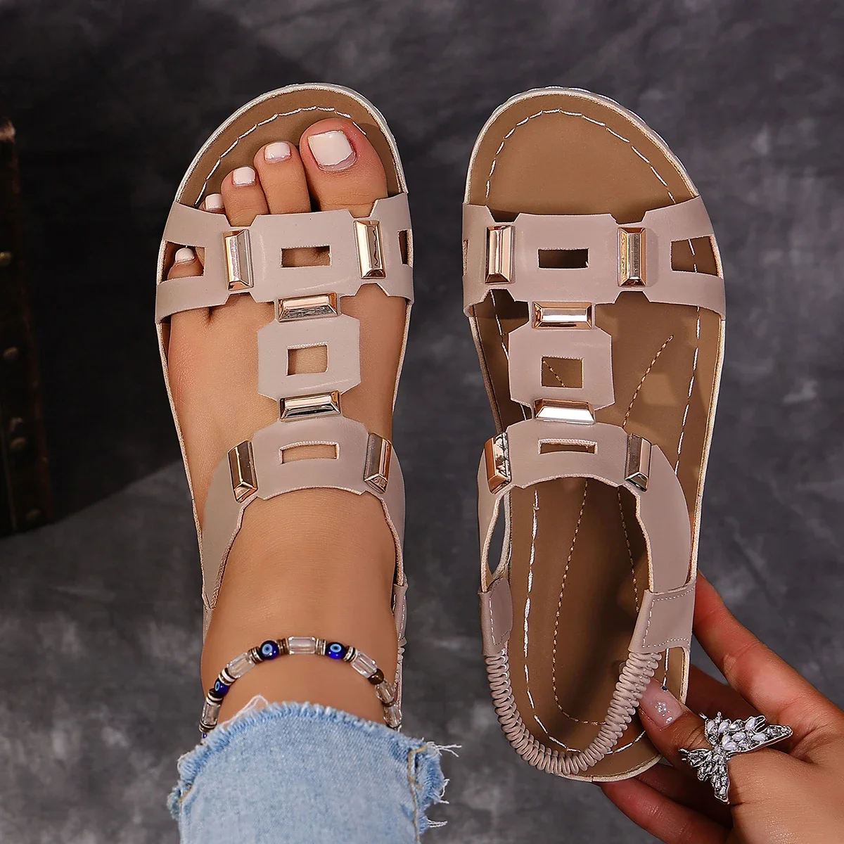 Große Damen-Sandalen im römischen Stil, Designer-Strandpantoffeln, Sommerschuhe mit Keilabsatz, bequeme Outdoor-Slipper für Damen – Detail 4