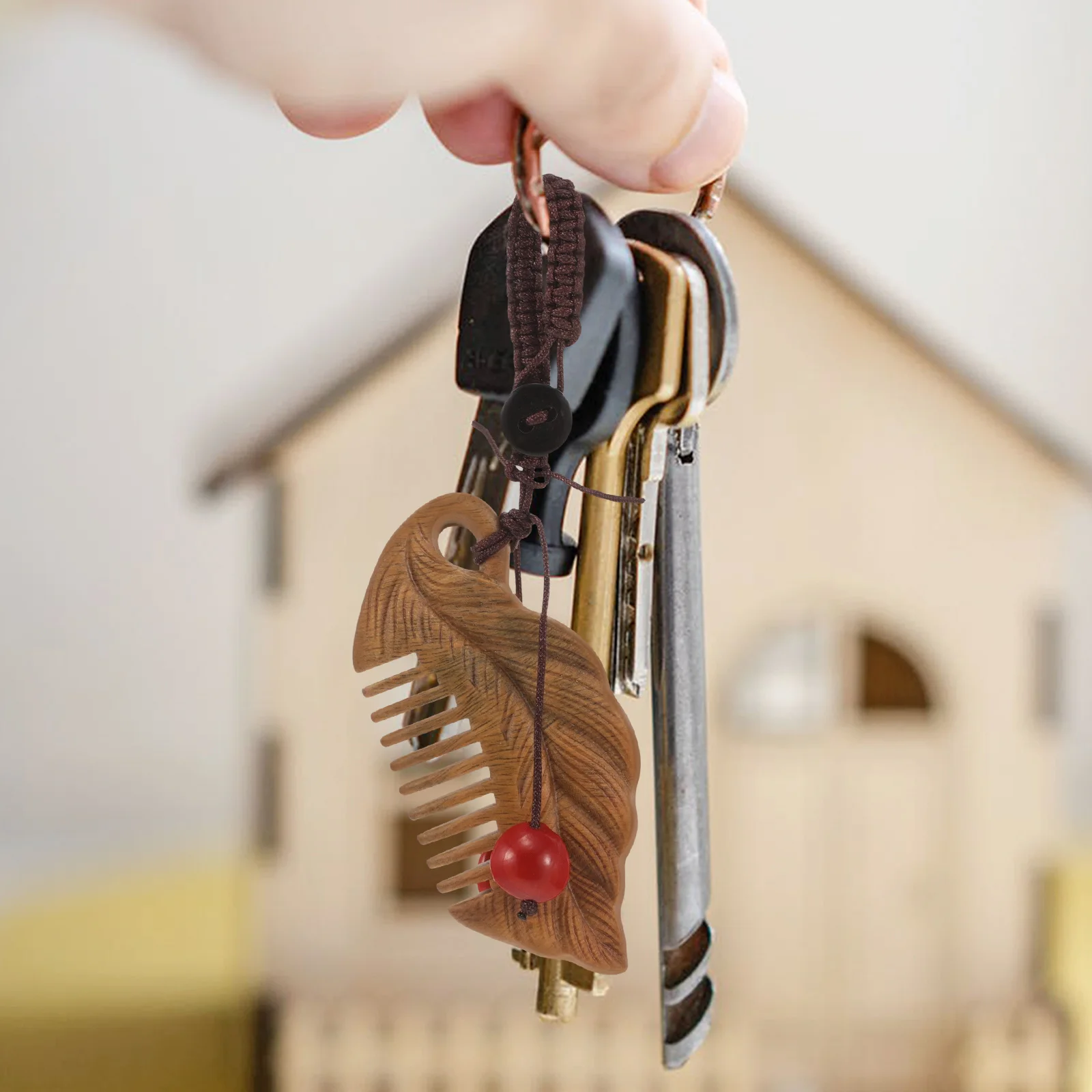 

Green Sandalwood Hanging Comb Hair Stylist Decoration Key Ring Hairdresser Charm Keychain Travel