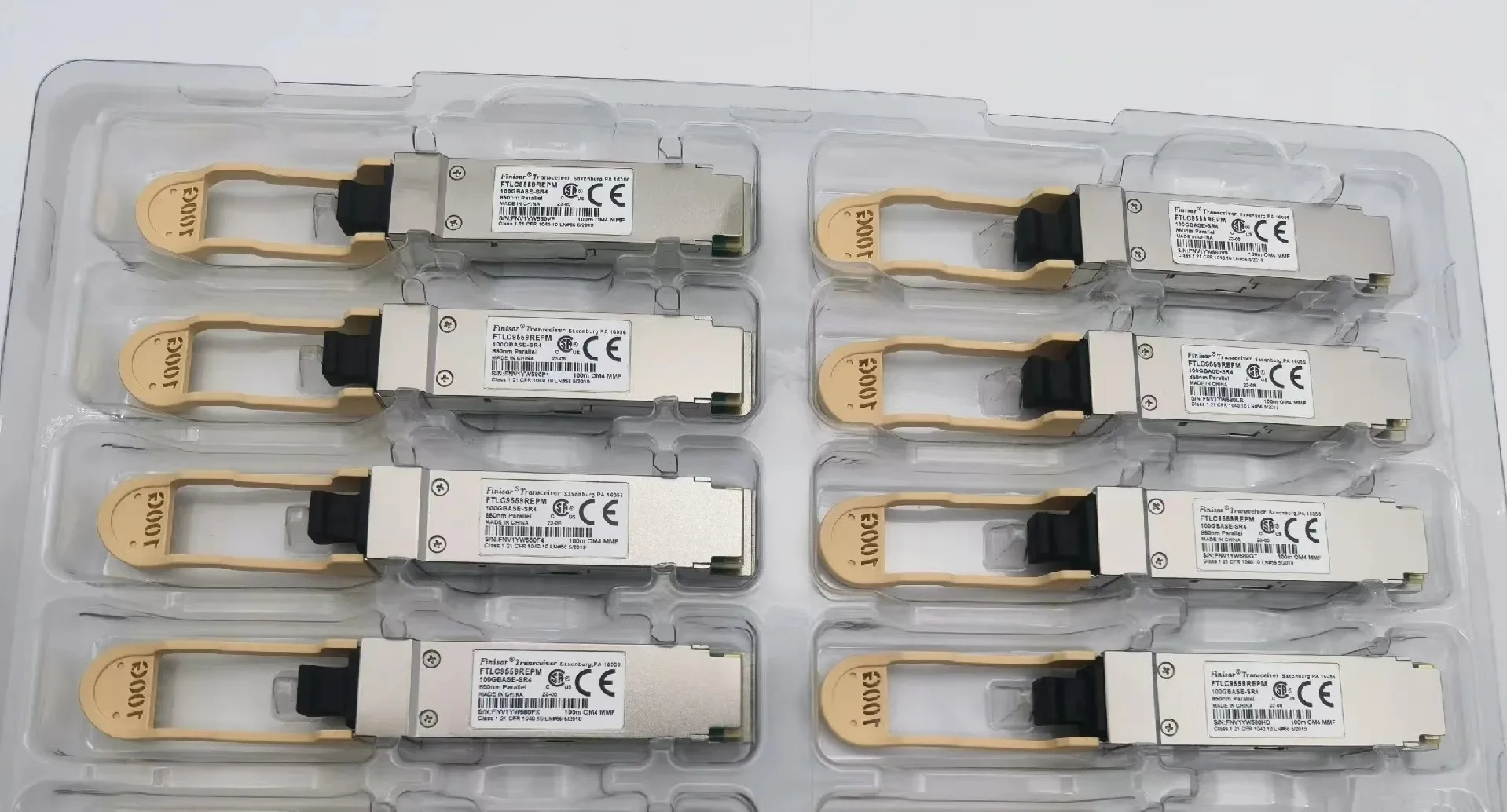 

Finisar QSFP 100G Transceiver FTLC9551REPM 100GBASE-SR4 850NM MPO 100M OM4 MMF FTLC9551REPM-E5 019078051 MPO 100GB Optical Fiber