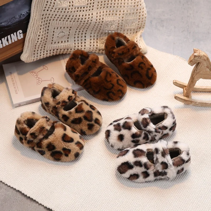 

Плюшевые зимние тапочки с леопардовым узором, детские домашние тапочки с открытым носком на мягкой подошве, удобные домашние теплые тапочки из искусственного меха для девочек