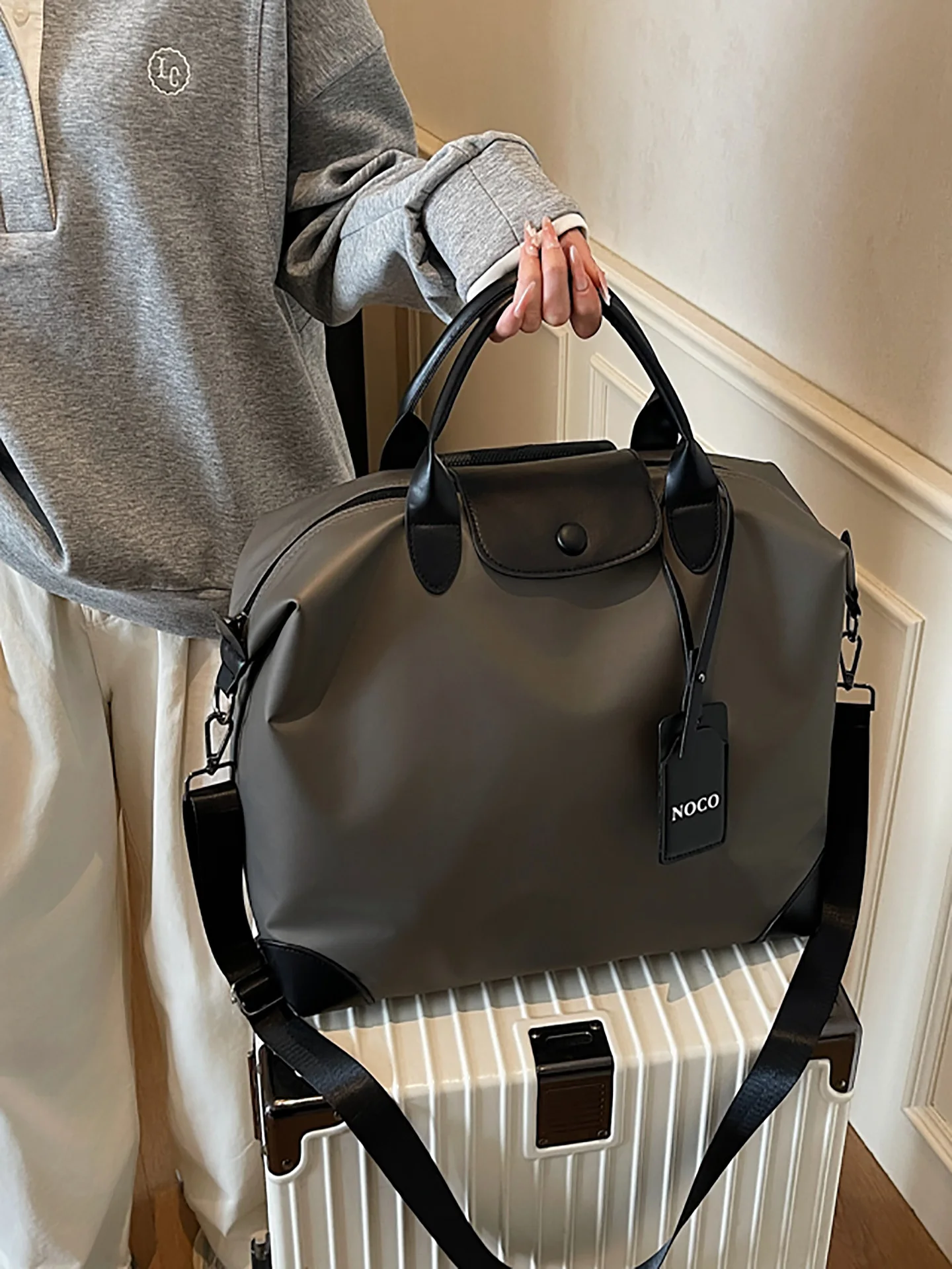 large-capaci-bla-crossbody-bag-durable-lightweight-suitcase-cover-simple-design-travel-bag-for-youth-casual-use