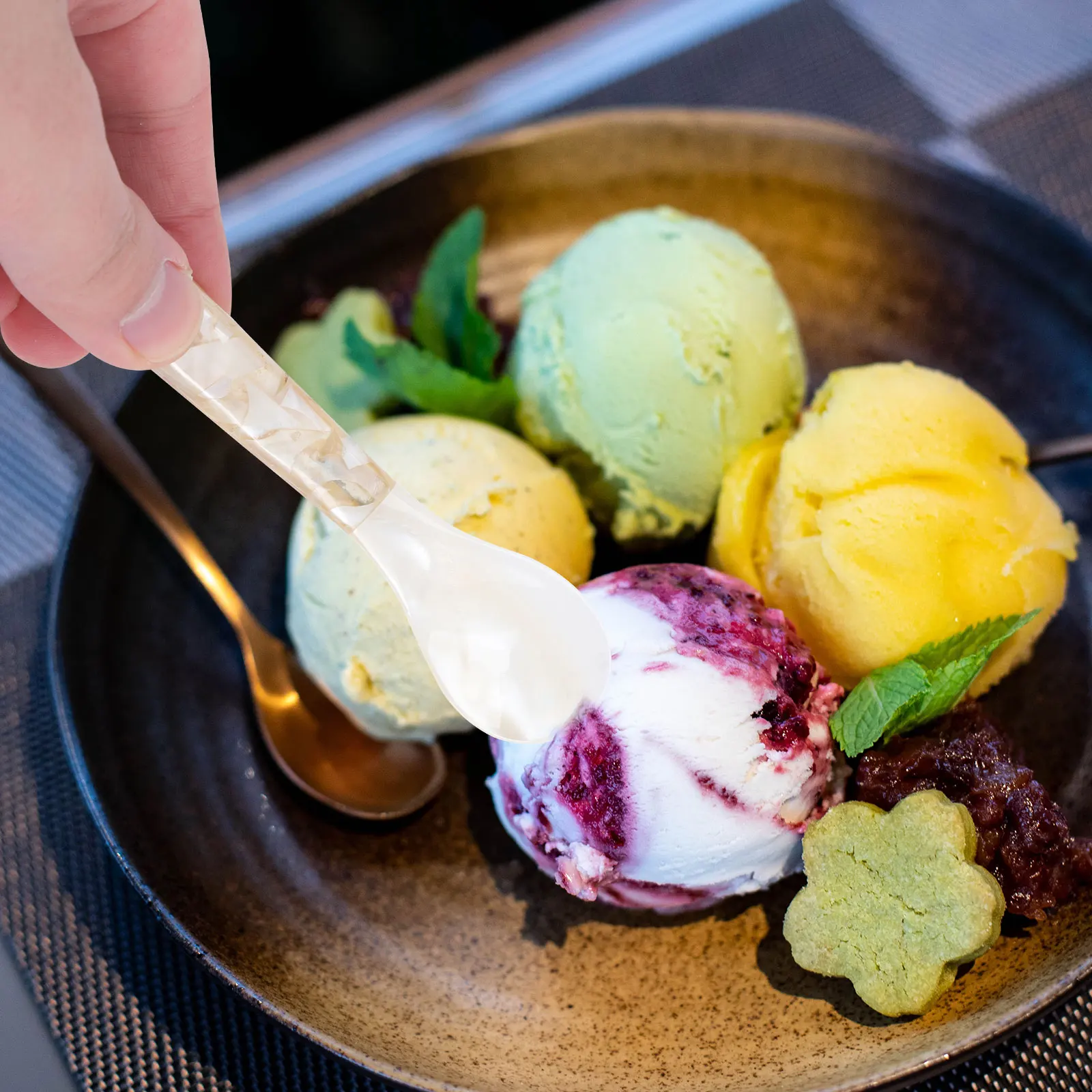 

Shell Dessert Spoon Decorative Multi-Function Food Spoon for Coffee Honey Beverages Polished Smooth Handle Easy Clean