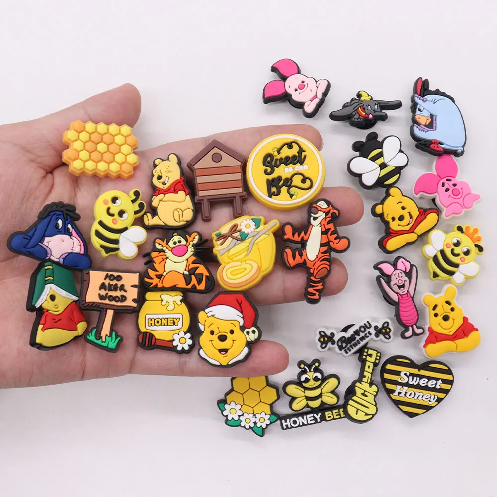 Sell Retail 1pcs PVC Shoe Charms Winnie Bear Tigger Piglet Eeyore PVC Accessories Shoes Buckles Fit Wristbands Kids Party Gift