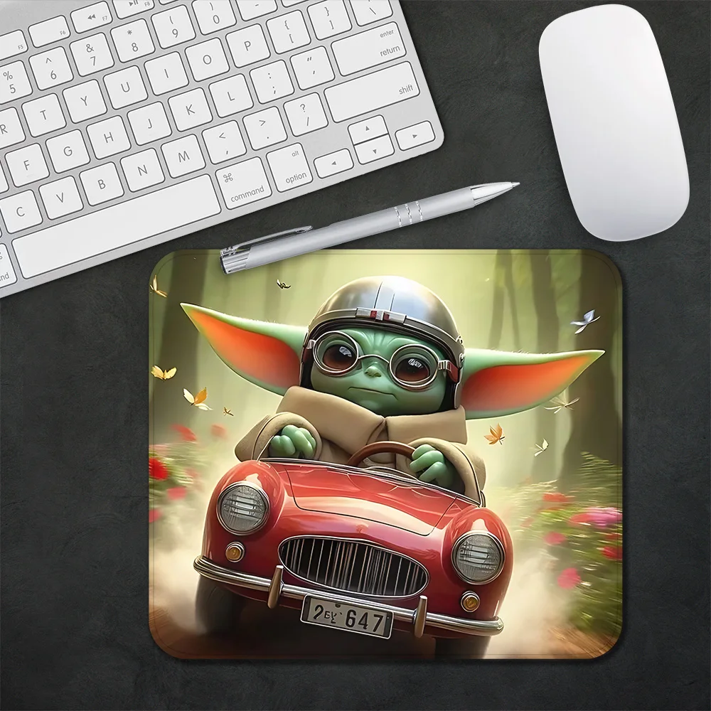 M-Mandalorians Baby Yoda لوحة ماوس الألعاب XS لوحة ماوس صغيرة لألعاب الكمبيوتر سطح المكتب الديكور مكتب ماوس حصيرة Deskmat البساط
