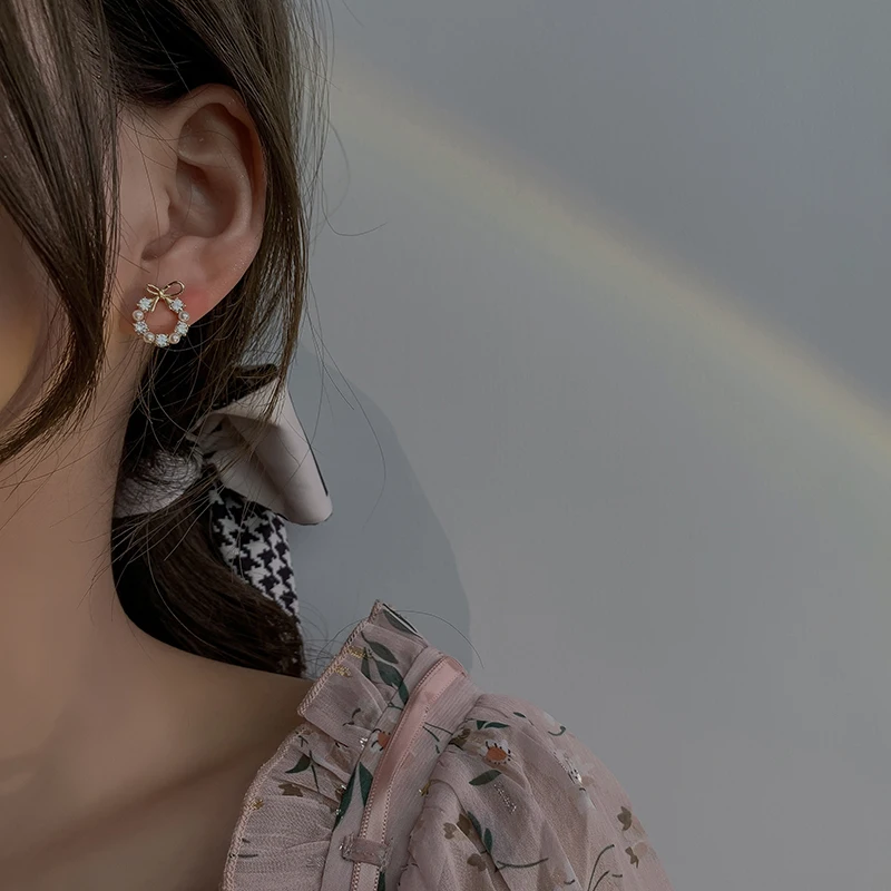 Mousse Small D Bow Earrings Advanced Sense Short Studs without Piercing Mosquito Coils Ear Clip Female Ear Accessories Niche Uni