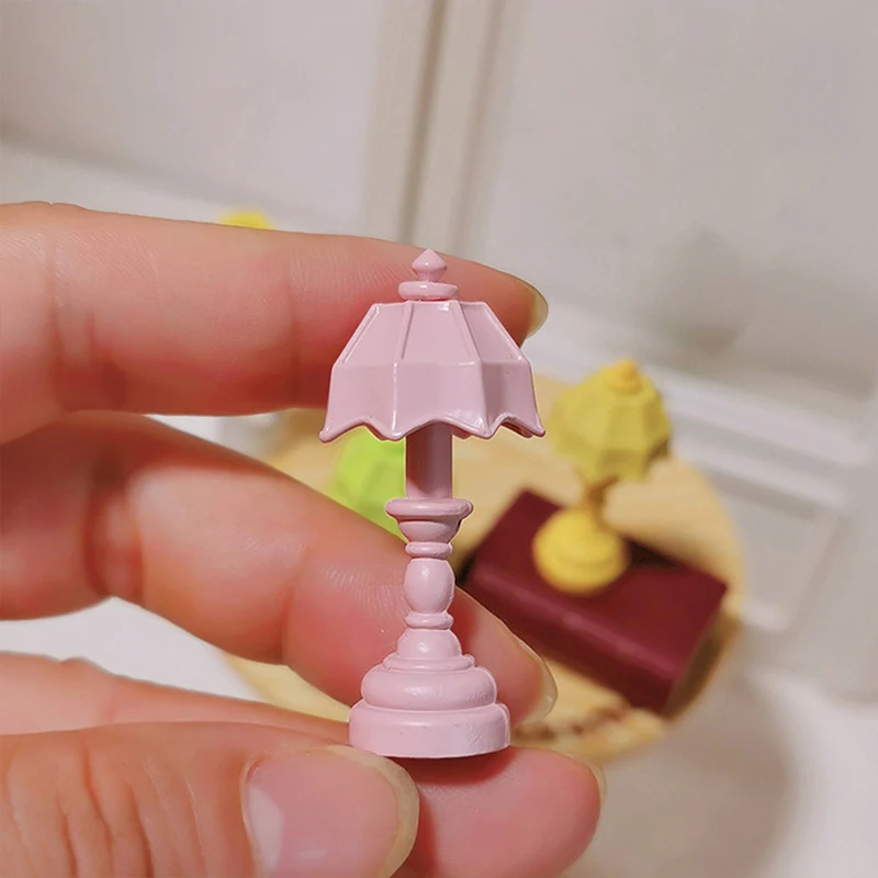 Minilámpara de mesa de simulación de iluminación de color caramelo, adorno, lámparas para casa de muñecas, accesorios de decoración, modelo de juguete en miniatura para casa de muñecas, 1 Uds.