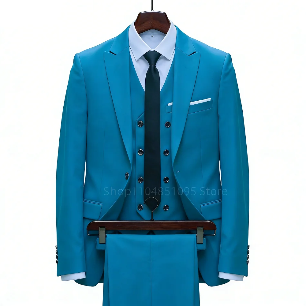 

Мужской костюм-тройка бордового цвета: элегантный комплект с однобортным пиджаком, лацканами-капюшоном, для торжественных мероприятий и деловых встреч (пиджак + брюки + жилет)