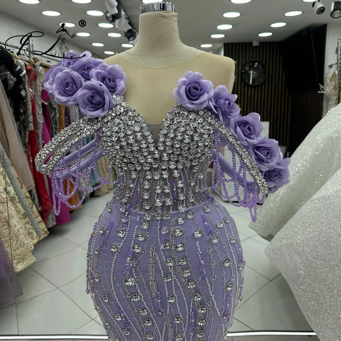 

Illusion-neckline Women Celebrity Dress 3D Flowers Mermaid Evening Dresses Customized with Eye-Catching Stone Embellishments