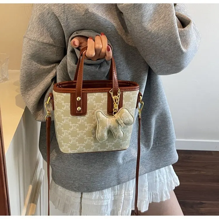 

2025 New Trendy Bucket Bag Women High-end Niche Handheld Shoulder Versatile Crossbody Fashion Purse