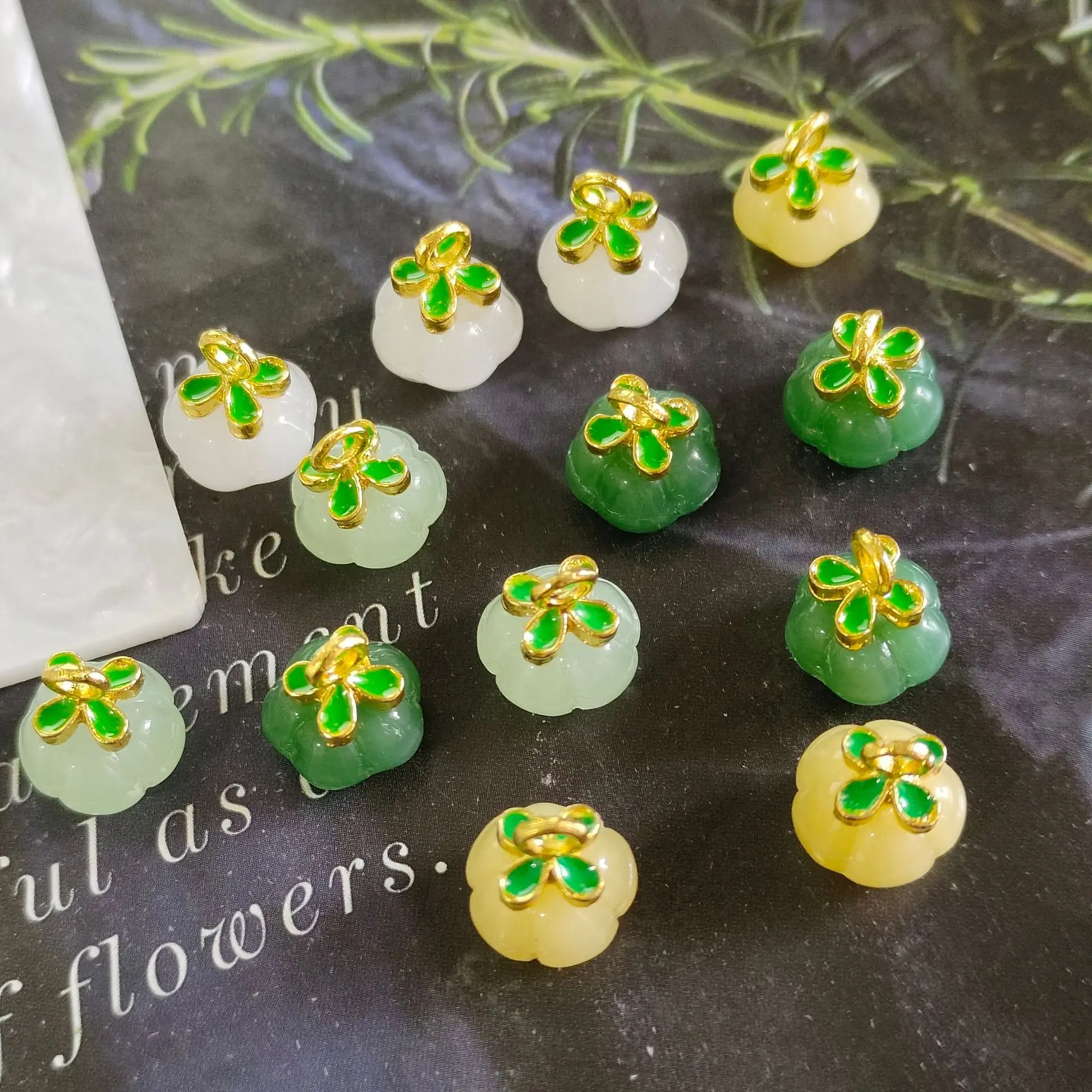 Kuss Schmuck niedlichen Imitation Jade Kürbis Anhänger Perlen Naturstein Schmuck DIY Charm Halskette Ohrring Armband Herstellung Material