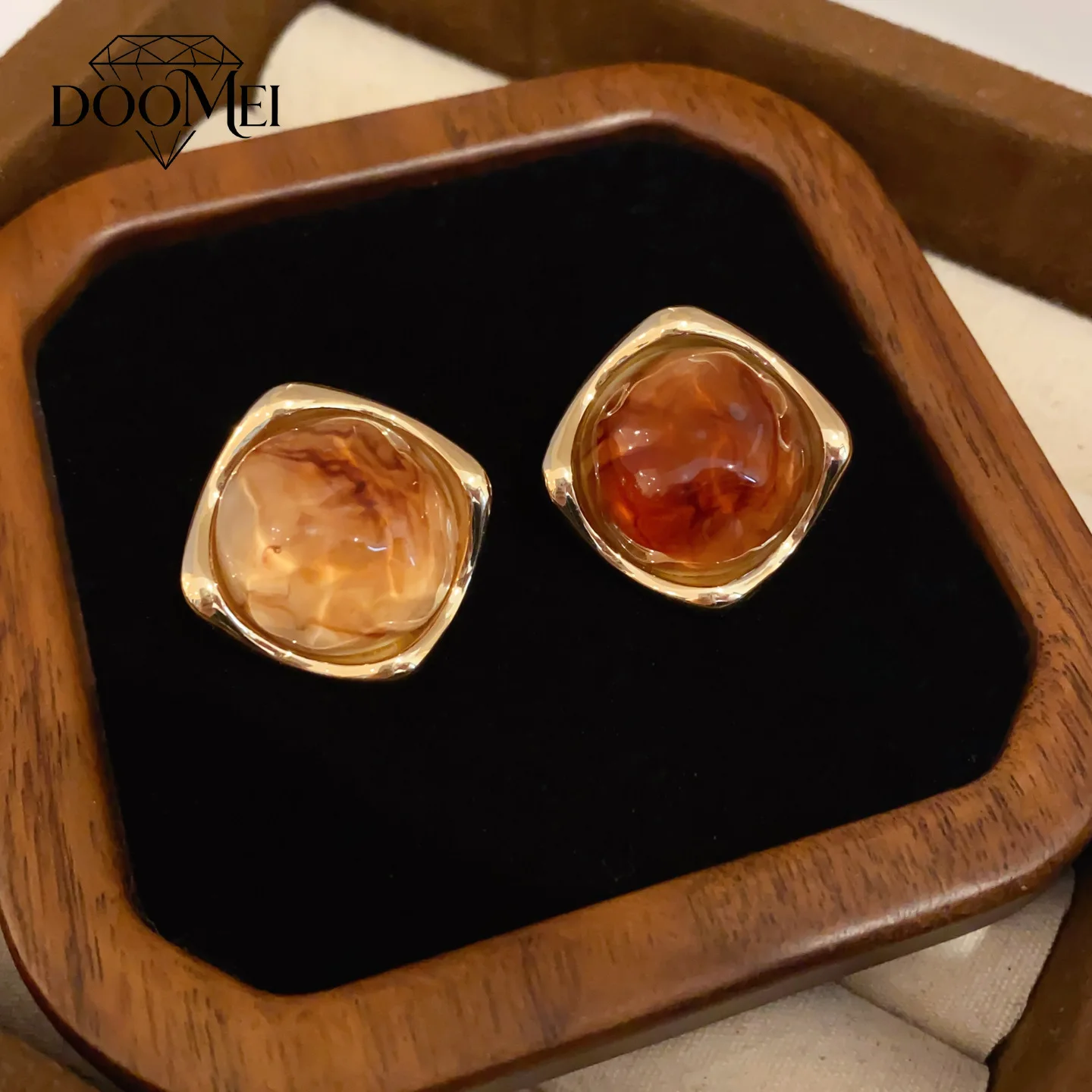 DOO MEI Retro Round Rhombus Stud Earrings High-end Resin Ear Stud Women's Autumn and Winter Earring Trends for Daily Dating Wear