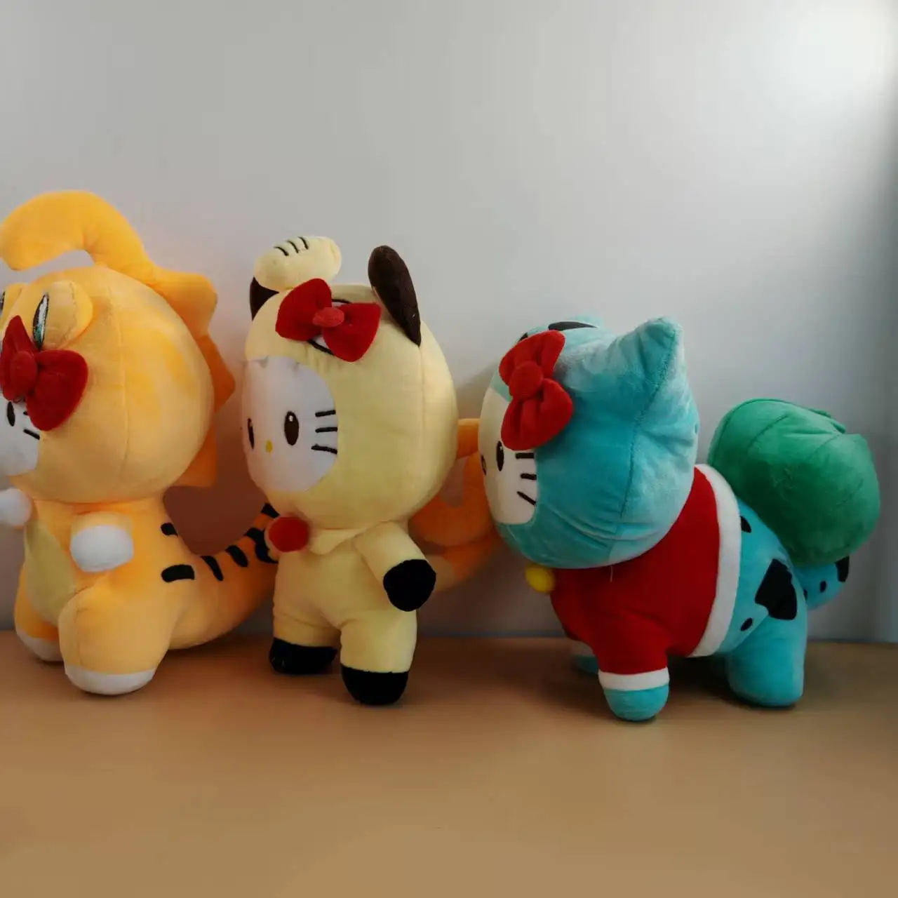 MINISO 25cm Super lindo Pok é mon Jenny Turtle Bulbasaur Hellokity gato muñeco de peluche decoración de habitación muñeca regalo